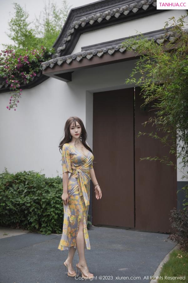   [XiuRen]高清写真图 2023.06.20 No.6949 严利娅Yuliya 长裙美腿第28张图片